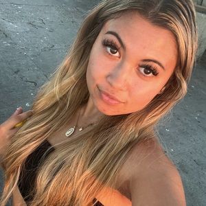 Meet your Posher, Alexandra